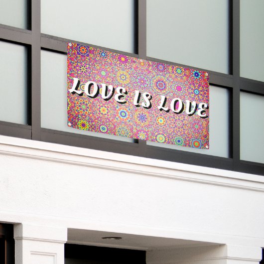 Love Is Love プライド 横断幕 (ビルの外側)