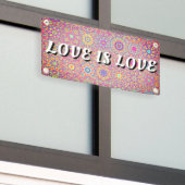 Love Is Love プライド 横断幕 (ビルの外側)