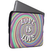Love Is Love Pride ラップトップスリーブ (正面右)