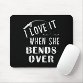 Love It When She Bends Over Fishing Saying Funny F マウスパッド (マウス)
