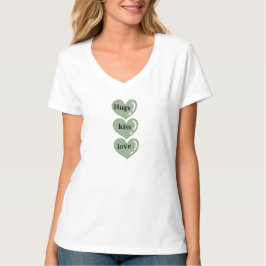 「Love, Kiss, Hugs」ボールドタイポグラフィTシャツ – 愛を伝える Tシャツ