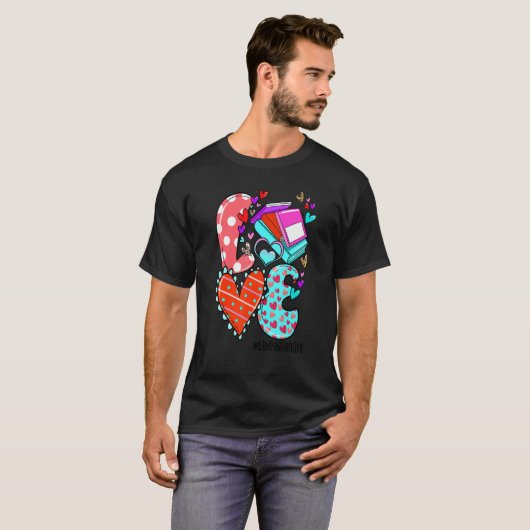 LOVE Librarian Life Leopard Heart Valentine's Day  Tシャツ (正面フル)