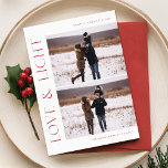 Love & Light エレガント Red 6 Photo Collageクリスマス シーズンカード<br><div class="desc">この愛とライトレッドエレガント6フォトコラージュのクリスマスホリデーカードは、大切な家族の瞬間のシリーズで季節の喜びをキャプチャする。赤い「愛と光」のメッセージとミニマルデザインを搭載し、休日の挨拶に暖かいtouchを追加する。フォトコラージュのレイアウトは、1つの美しいカードで複数の思い出を共有することができ、愛する人にあなたの休日の応援を送信するのに最適な方法である。おカスタマイズ家族の名前と心からのメッセージで本当の挨拶をユニーク作る。</div>