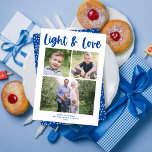 Love & Light Script 数々の-Photo Hanukkahカード シーズンカード<br><div class="desc">このモダンハヌカーの写真カードはシンプルフェスティバルブルーの書跡を使った白い背景モダンを特徴としている。フロントの挨拶には「光と愛」と書かれている。3枚の写真（2枚の正方形と1枚の水平）に対応し、カラーや白黒で良好に動作する。背面には青と白の手書きパターンがあり、取り外したり取り外したりでカスタマイズきる。デザインのヒント：別の写真や文字を背面に追加するクリックこともできますカスタマイズの「デザイン」。</div>