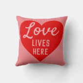Love Lives Hereメッセージ クッション (裏面)