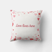 Love lives here Pink and Red hearts - Personalized クッション (裏面)