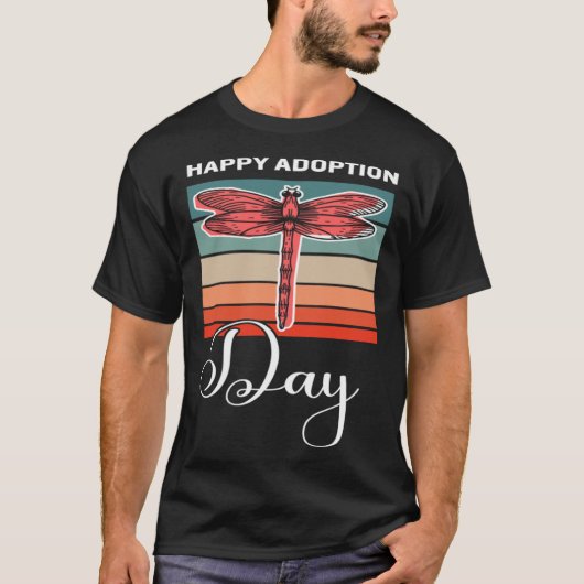 Love Makes A Family Happy Adoption Day Retro Adopt Tシャツ (正面)