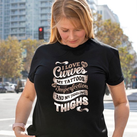 Love my Curves, Tattoos and jiggling Thigs プラスサイズTシャツ