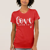 Love Never Fails Christian Valentine's Day Tシャツ (正面)