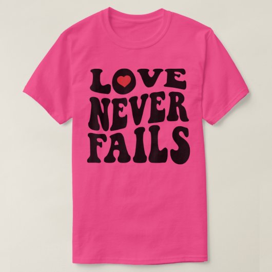 Love Never Fails Retro Positivity Quote Preppy Y2k Tシャツ (デザイン正面)