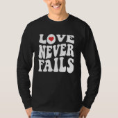 Love Never Fails Retro Positivity Quote Preppy Y2k Tシャツ (正面)