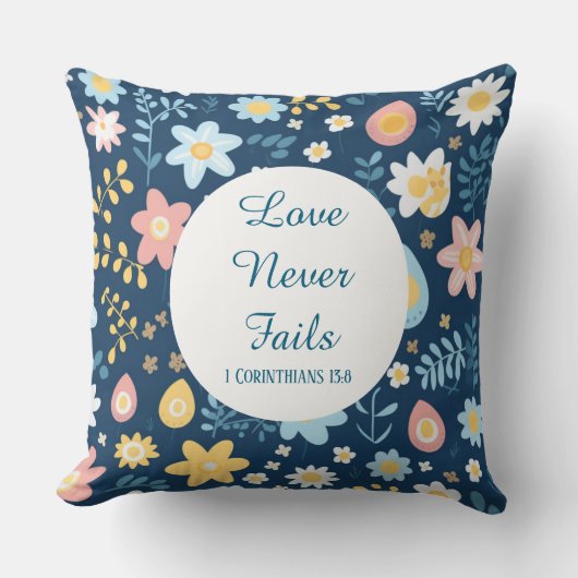 Love Never Fails Throw Pillow クッション (正面)