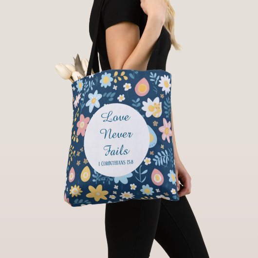 Love Never Fails Tote Bag トートバッグ (クローズアップ)