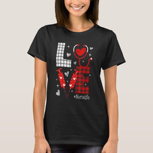 LOVE Nurse Life Buffalo Plaid Valentine Day Nursin Tシャツ (正面)