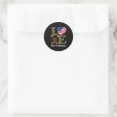 Love Our Veterans Usa Flag Heart Patriotic Army Mi ラウンドシール (バッグ)
