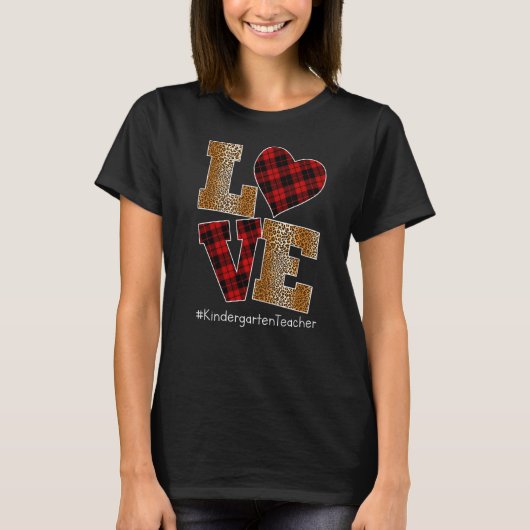 LOVE Plaid Red Leopard Kindergarten Teacher Valent Tシャツ (正面)