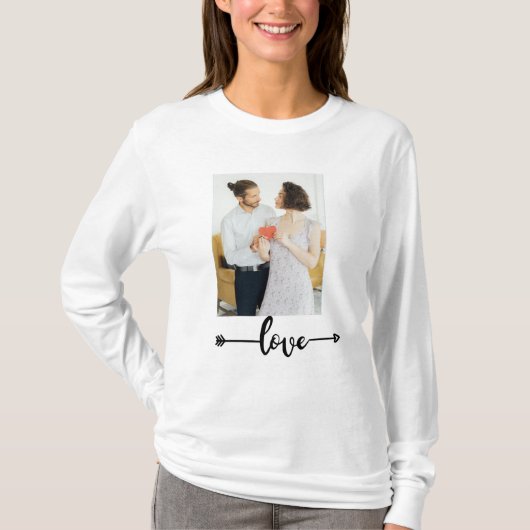 Love Script with Arrow – ロマンティックカップルTシャツ Tシャツ (正面)
