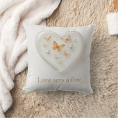 Love Sets You Free Butterfly Heart Pillow クッション (ブランケット)