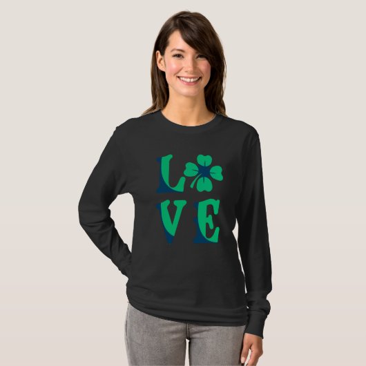 Love shamrock lucky charm St Patrick's Day Tシャツ (正面フル)