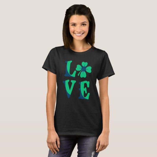 Love shamrock lucky charm St Patrick's Day Tシャツ (正面フル)