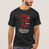 Love Tattoo Studio Tattooより良いTattoos Tシャツ (正面)