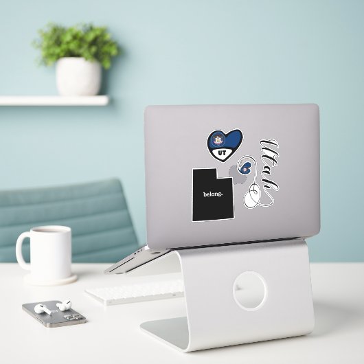 Love Utah, Sheet of Die Cut Stickers シール (デスク上のノートパソコン)