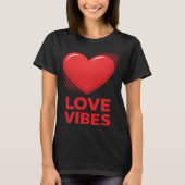Love Vibes Heart Valentine Design Tシャツ (正面)