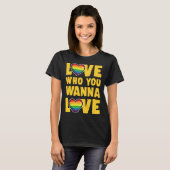 Love Who You Wanna Love Cute  LGBTQ Ally Gay Pride Tシャツ (正面フル)
