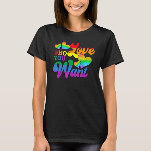 Love Who You Want Rainbow Heart LGBT LGBTQ Pride Tシャツ (正面)