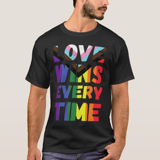 Love Wins Every Time LGBTQIA+ Rainbow Flag Gay Pri Tシャツ (正面)