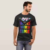 Love Wins Every Time Lgbtqia+ Rainbow Flag Gay Pri Tシャツ (正面フル)