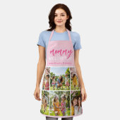 Love You Mommyかわいいピンクのフォトコラージュ エプロン (着用した状態)
