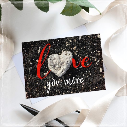 Love You More Hawaiiビーチとコーラルハート写真 カード