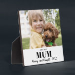 Love You Mum写真家記念モダン品 フォトプラーク<br><div class="desc">家族の写真お気に入りのを使って簡単に記念碑を作る。3つの文字の表現線は、写真に示された特別な絆を与える。このプロフェッショナルテンプレートは、すべての母親のための感傷的な贈り物を作成する。リビングルームのマントルやオフィスのデスクに置くのに最適なサイズ。クリスマスプレゼント、バレンタインデー、または誕生日。</div>