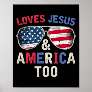 Loves Jesus And America TooレトロGod Christian 4t ポスター