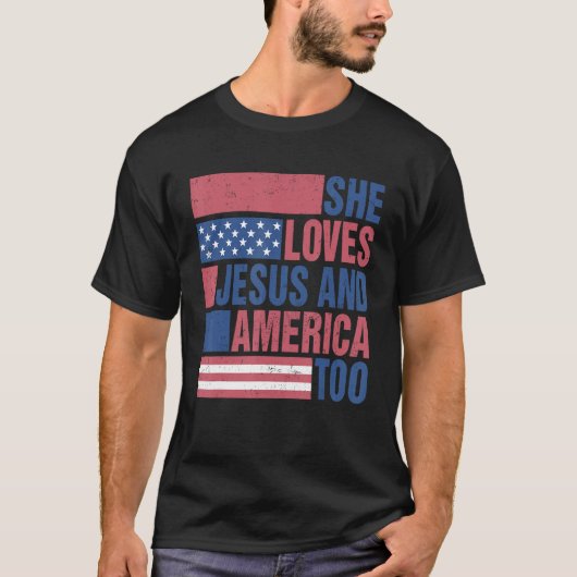 Loves Jesus And America Too Retro 4th of July Prou Tシャツ (正面)