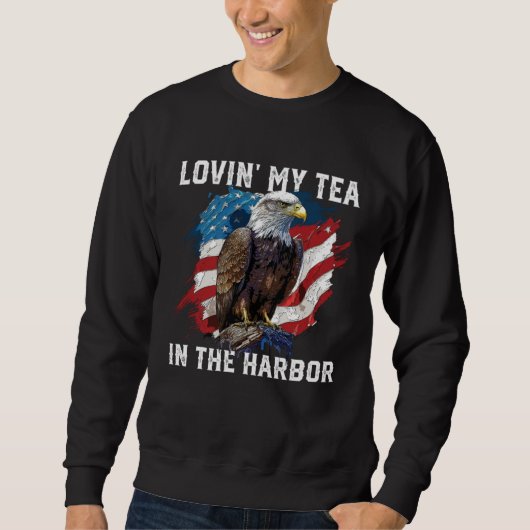 Lovin My Tea In The Harbor Patriotic Tea Drinker A スウェットシャツ (正面)