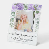 Loving Memoryパープルフローラ葬儀の写真 台座サイン (正面)