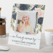 Loving Memoryピンクのネイビーフローラ葬儀の写真 台座サイン (インサイチュ)