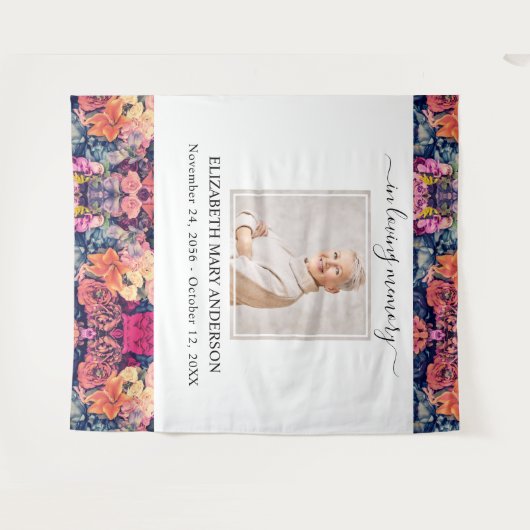 Loving Memory写真ムーディフローラメモリアル タペストリー (正面(横))