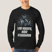 Low Squats High Standards Workout Motivational Quo Tシャツ (正面)