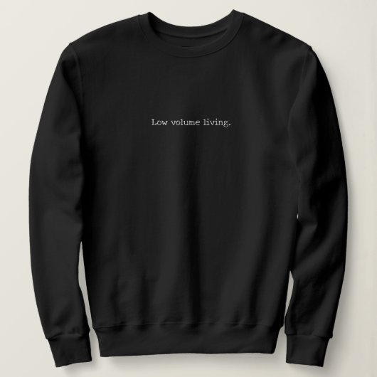 "Low volume living." Tranquil Introvert Gift  スウェットシャツ (デザイン正面)