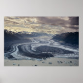 Lowell Glacier flows into the Alsek River in ポスター (正面)