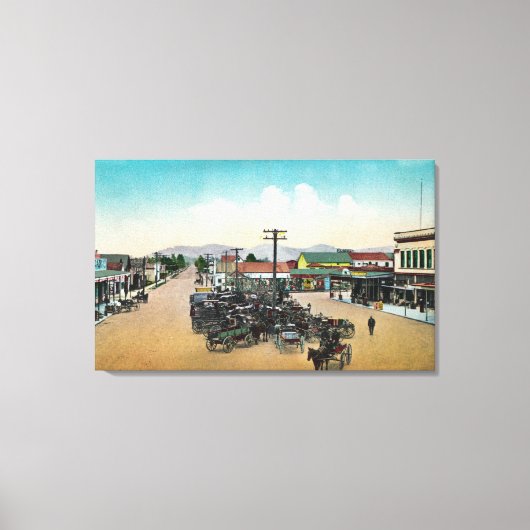 Lower Main StreetPetaluma, CAの空中表示 キャンバスプリント (正面)