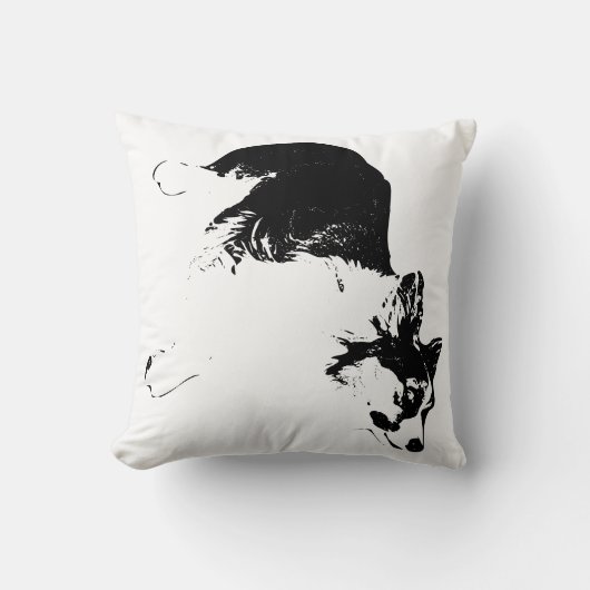 Loyal Eyes in Autumn Calm クッション (正面)