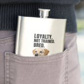 Loyalty. Not Trained. Bred. Yellow Lab フラスク (インサイチュ)