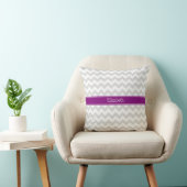 Ltグレーホワイトシェブロンパープルネームモノグラム クッション (椅子)