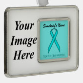 Ltブルー/ティール(緑がかった色)標準リボンTmpl(H-I)by K Yoncich シルバープレートフレームオーナメント (右)