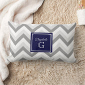Lt 2 Gray Wht Chevron SQ Navy Blue Nameモノグラム ランバークッション (ブランケット)