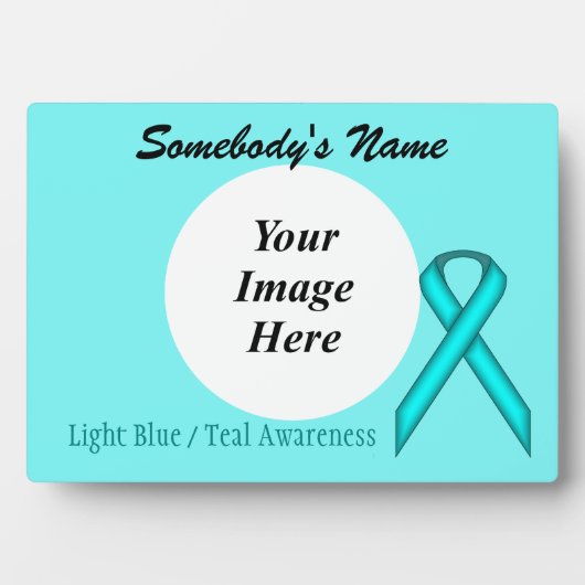 Lt Blue/ティール(緑がかった色)標準リボンテンプレートby K Yoncich フォトプラーク (正面)